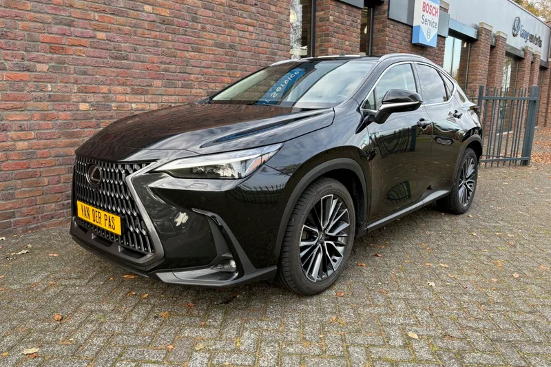 Lexus NX (2023)