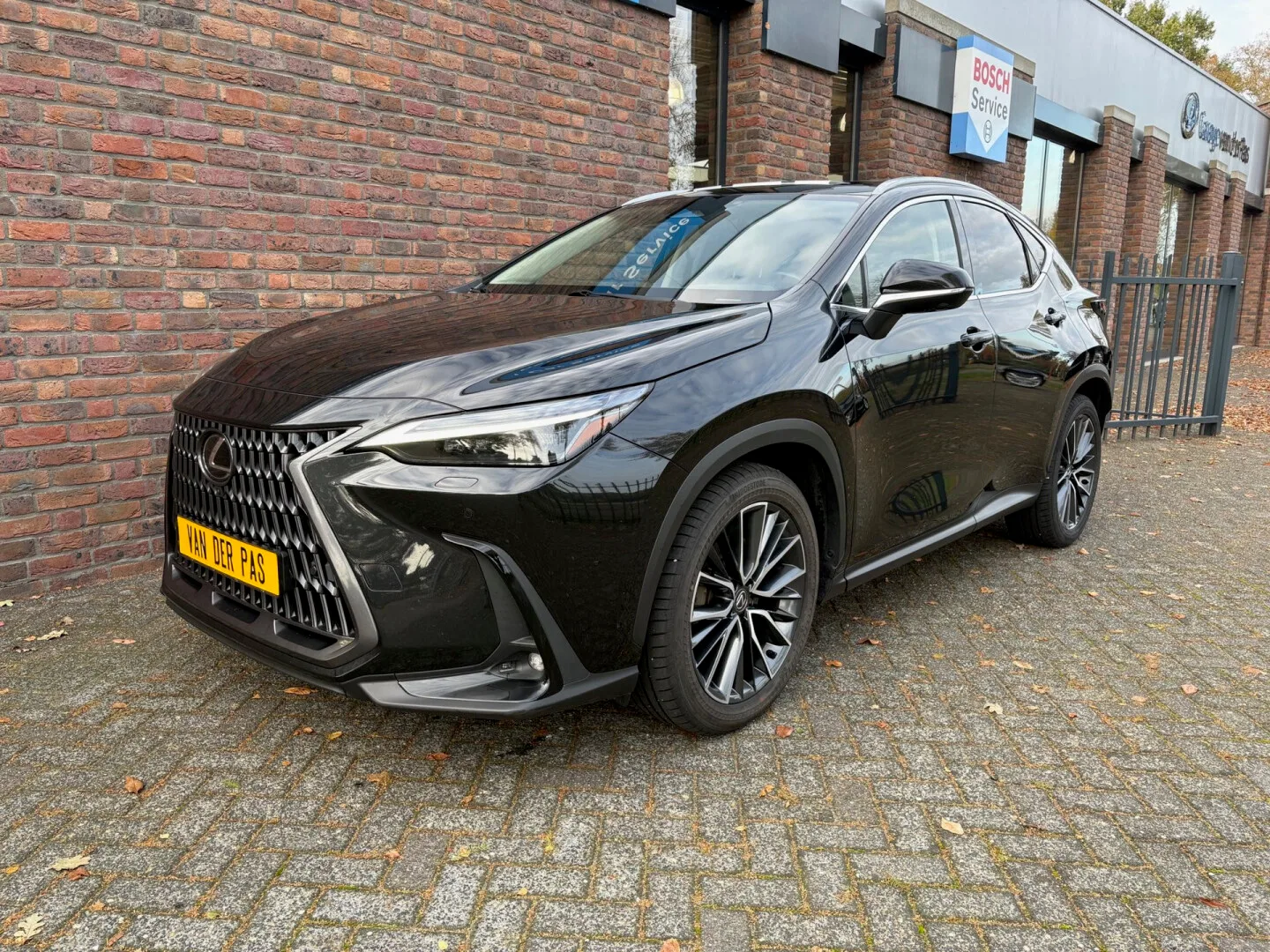 Lexus NX (2023) — foto 1
