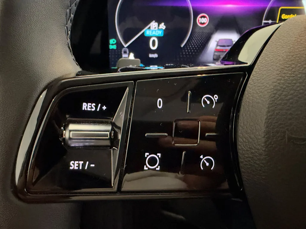 Renault Mégane E-Tech (2022) — foto 1