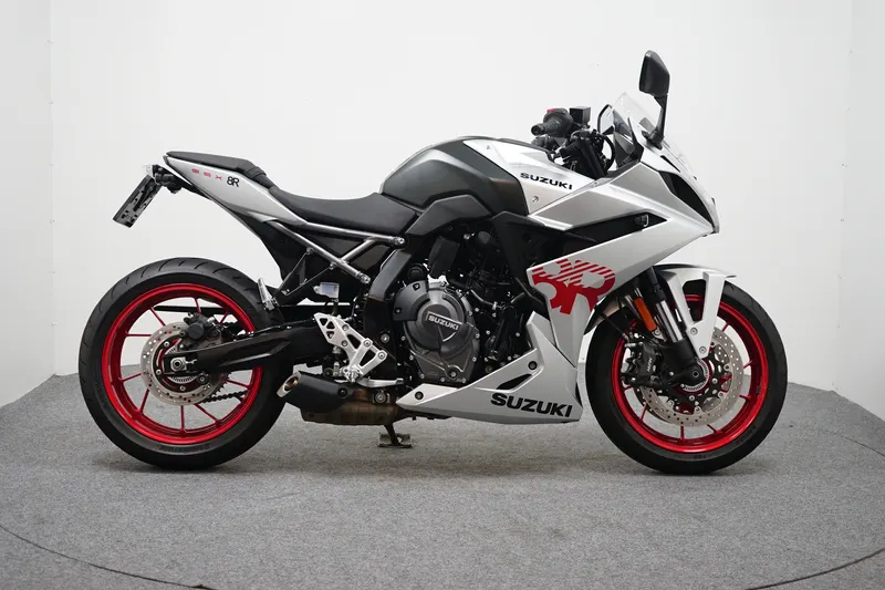 Suzuki GSX-8R (2024)