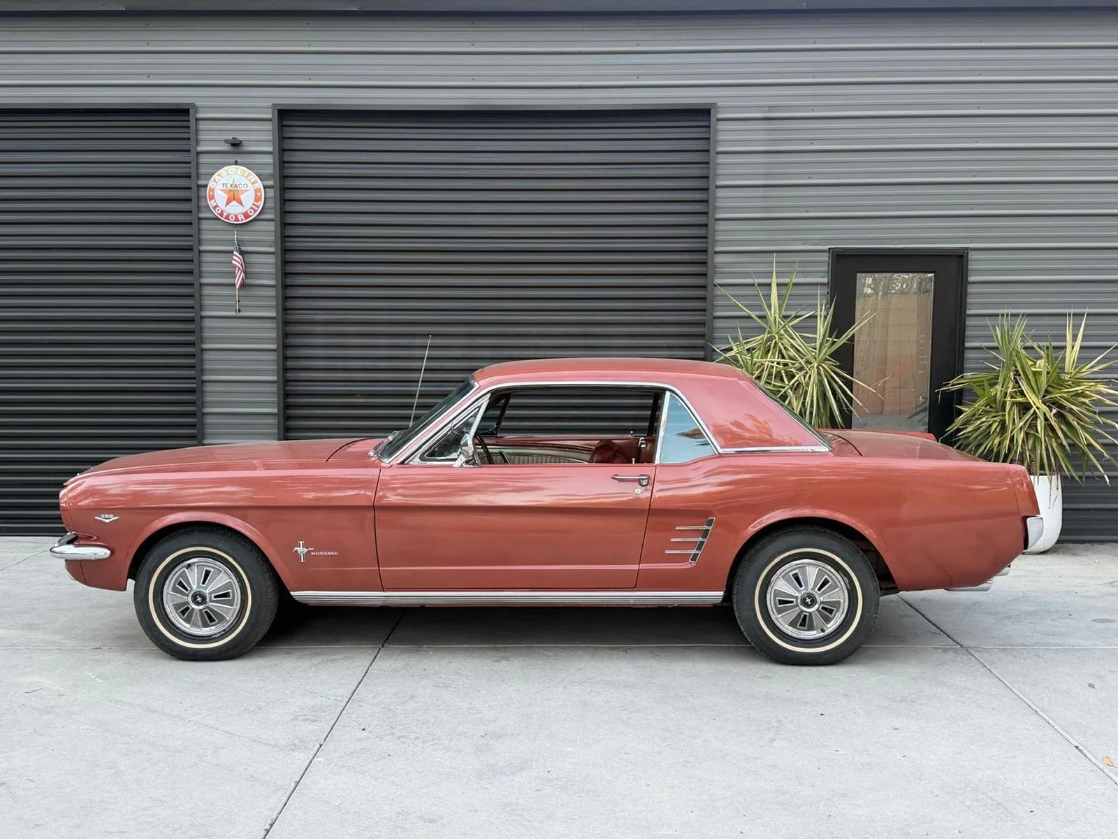 Ford Mustang (1966) — foto 1