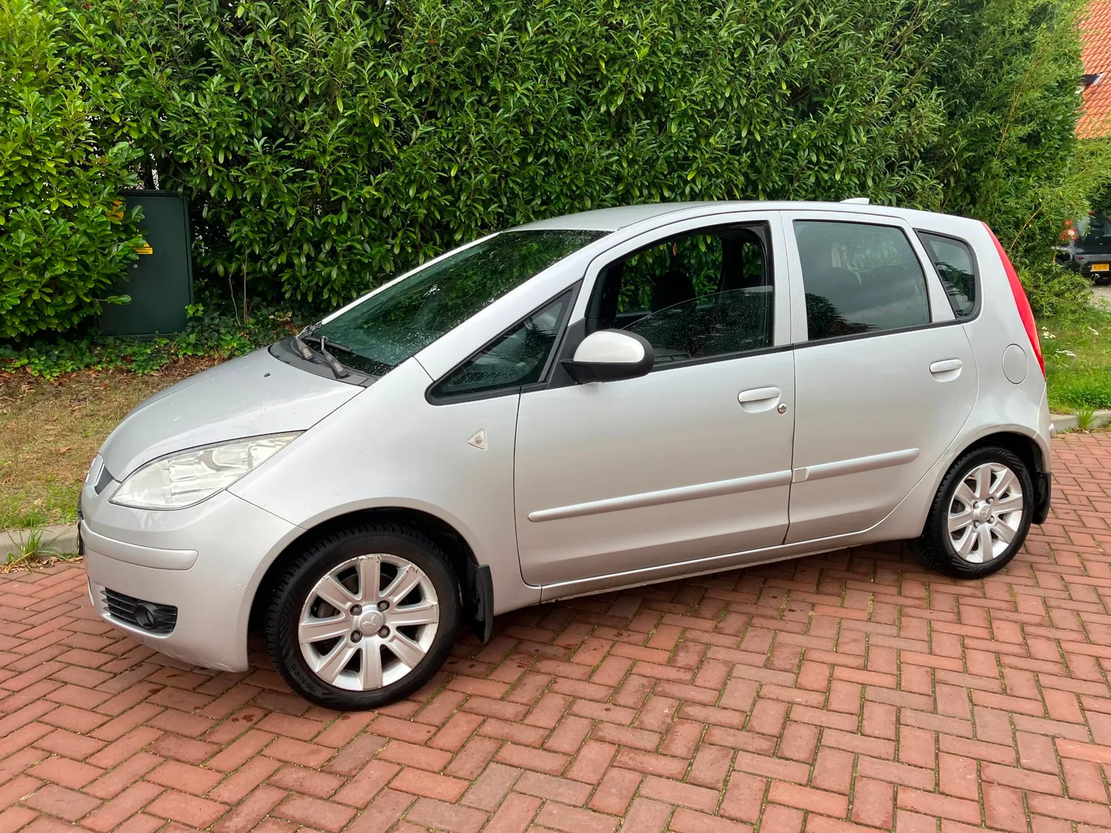 Mitsubishi Colt (2008) — foto 1
