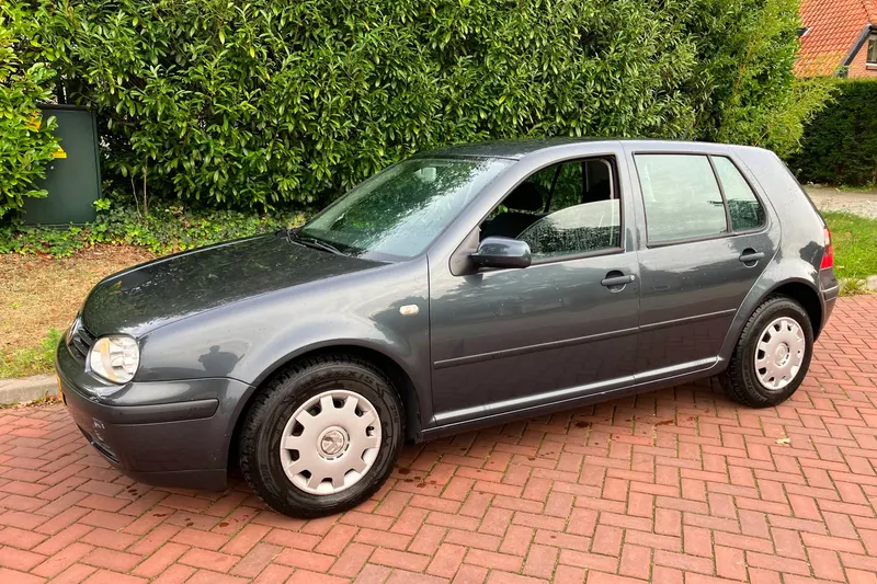 Volkswagen Golf (2002)