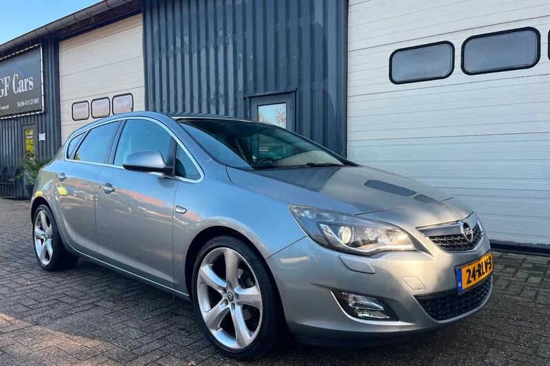 Opel Astra (2011)