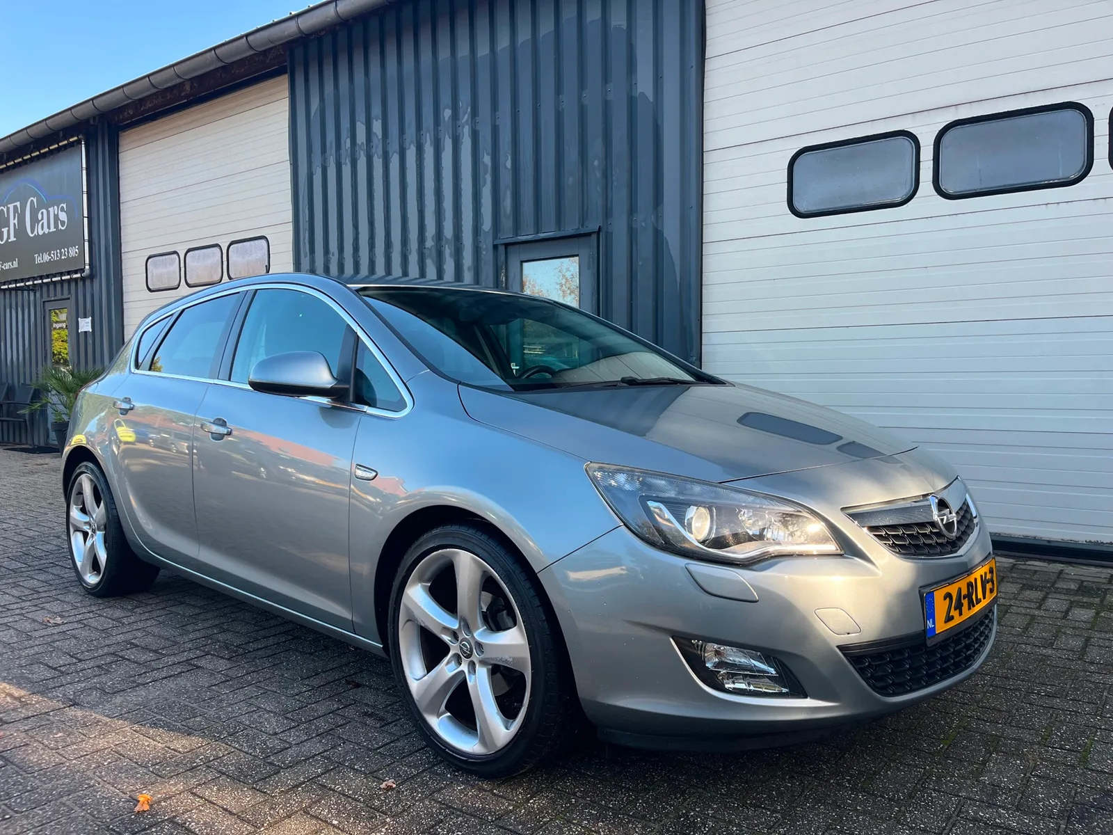 Opel Astra (2011) — foto 1