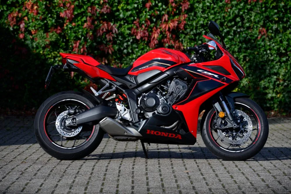 Honda CBR 650 R (2024) — foto 1