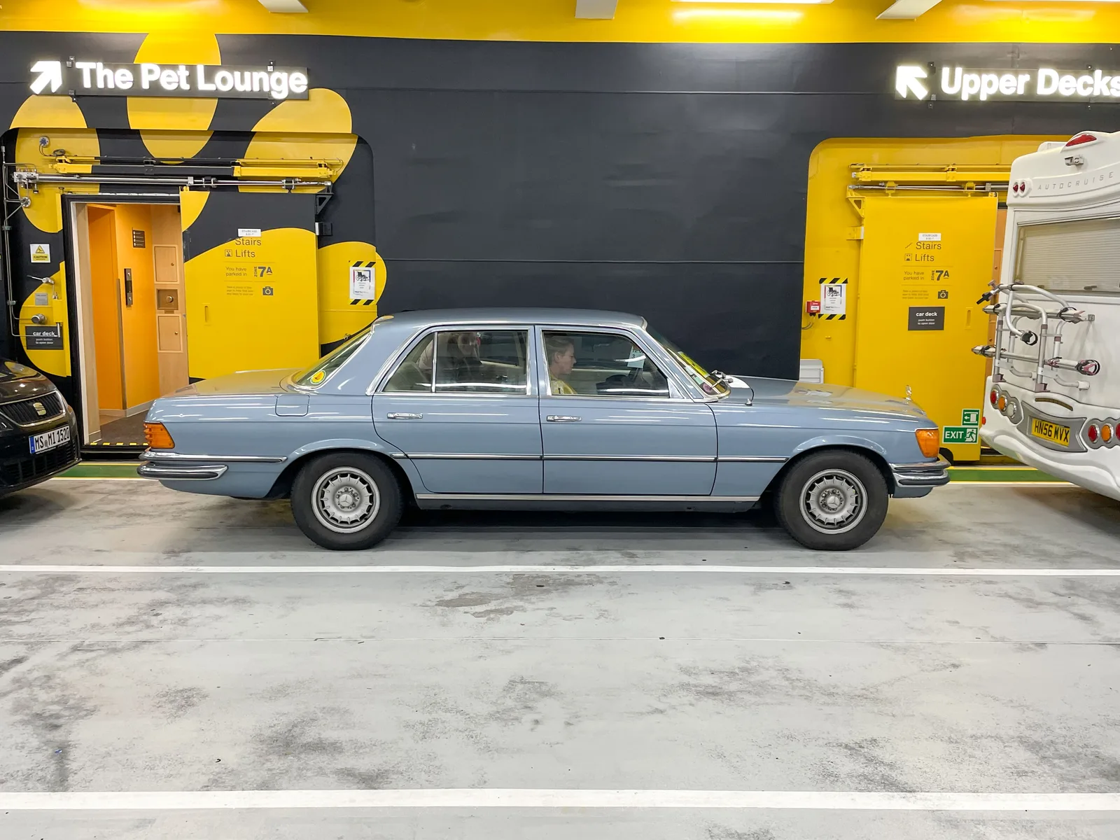 Mercedes-Benz 200-Serie (1973) — foto 1