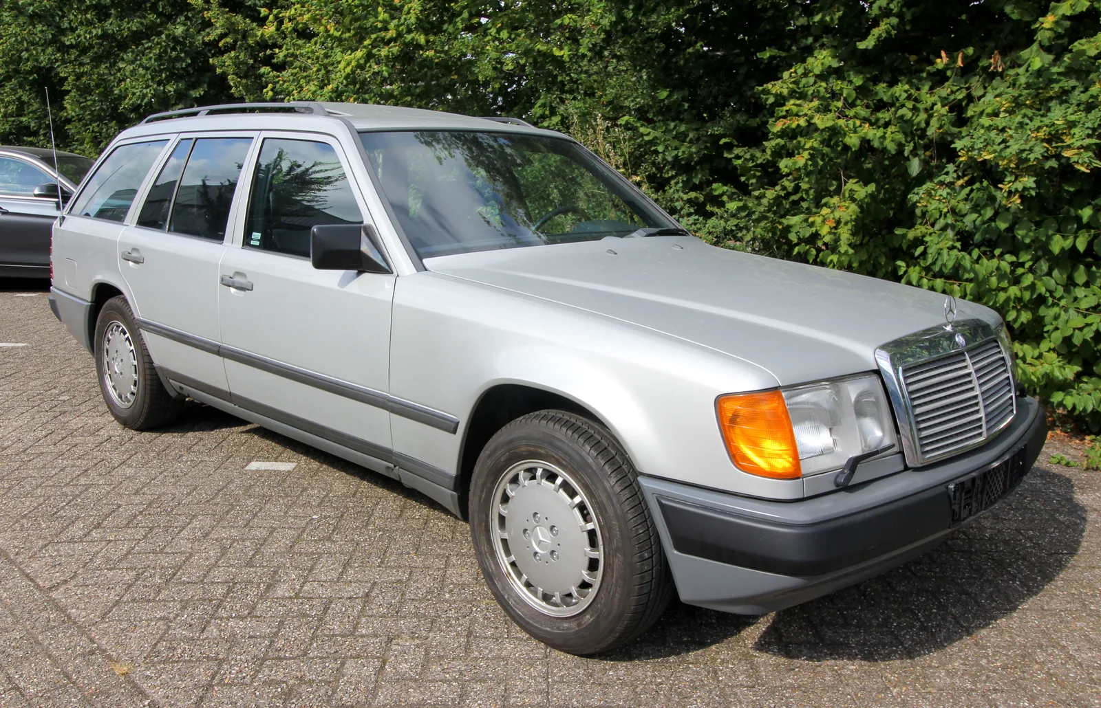Mercedes-Benz 300-Serie (1987) — foto 1