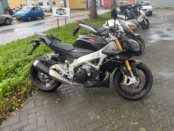 Aprilia Tuono V4 1100 (2011) — foto 1