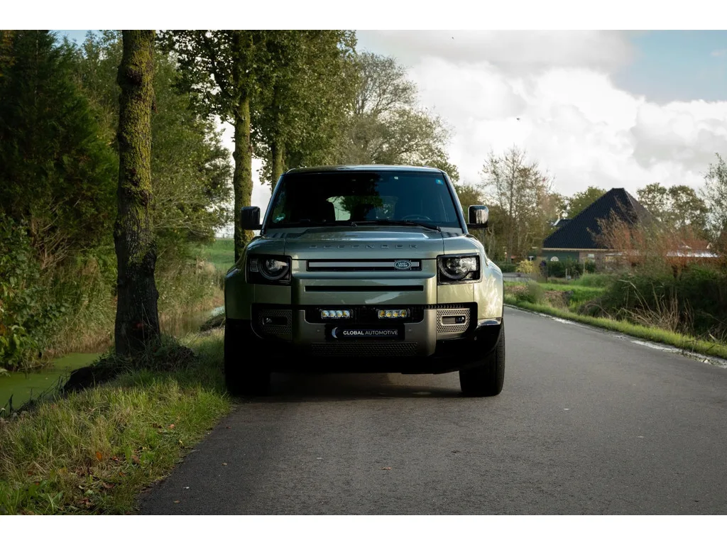 Land Rover Defender (2022) — foto 1