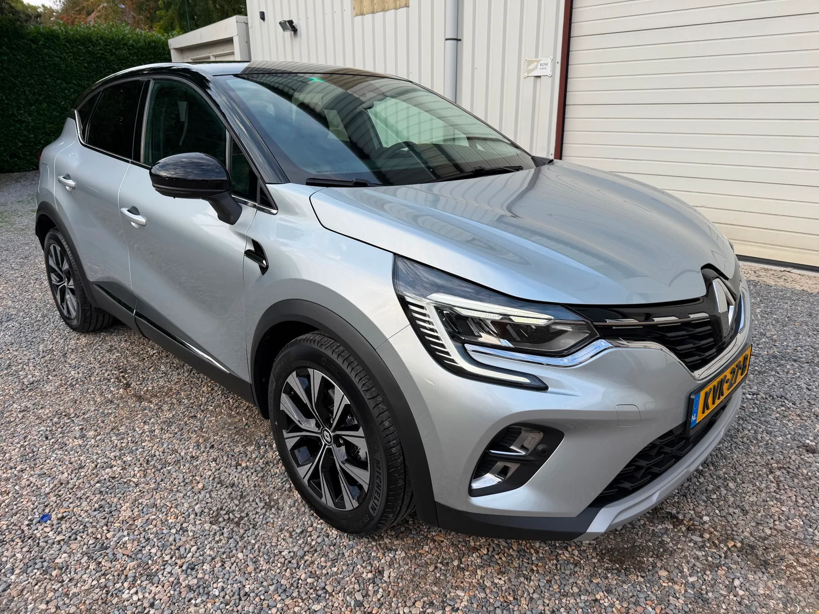 Renault Captur (2022) — foto 1