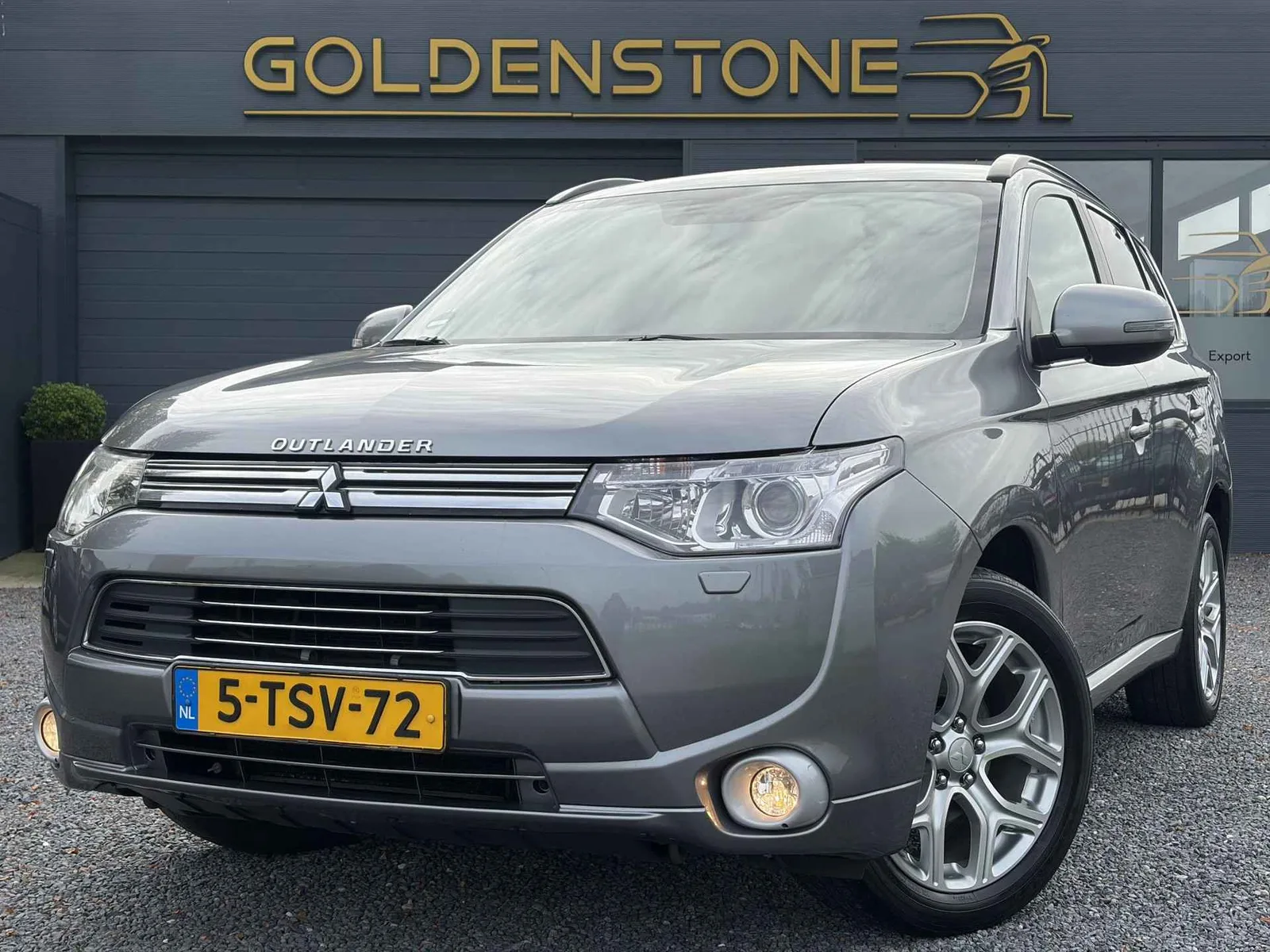Mitsubishi Outlander (2014) — foto 1