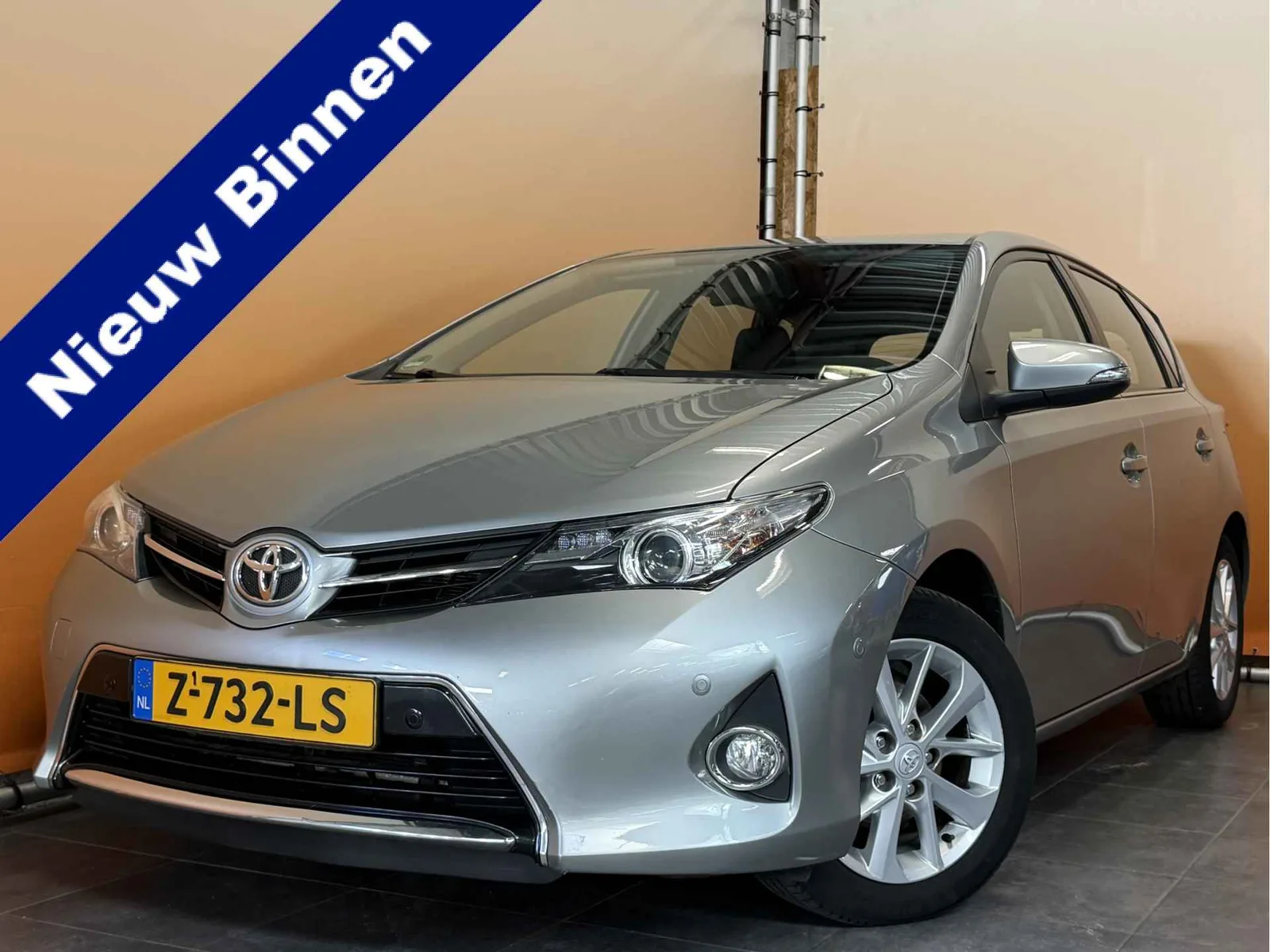 Toyota Auris (2013) — foto 1