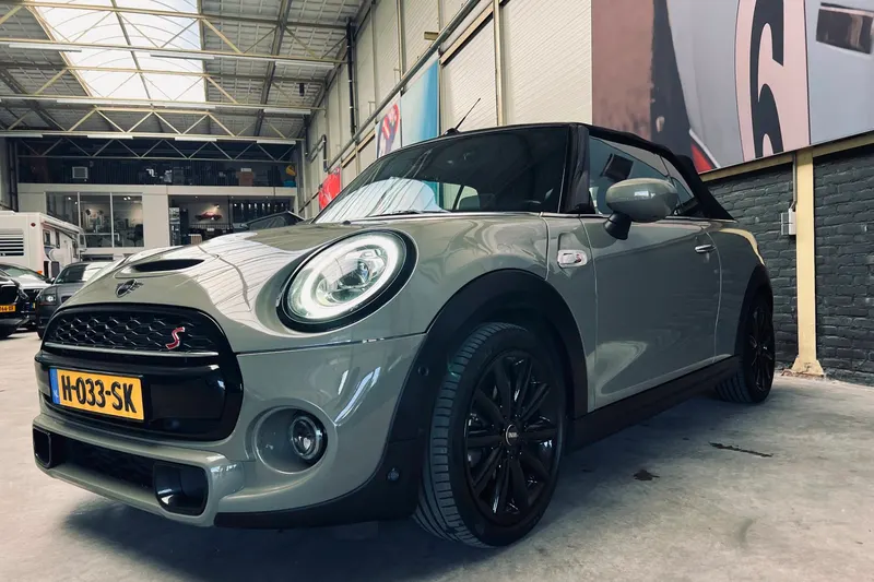 MINI Cabrio (2020)