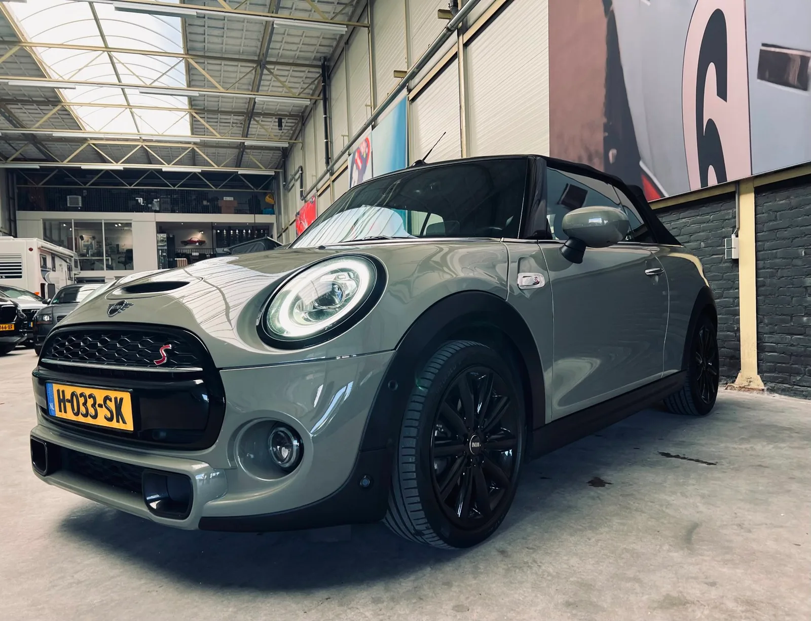 MINI Cabrio (2020) — foto 1
