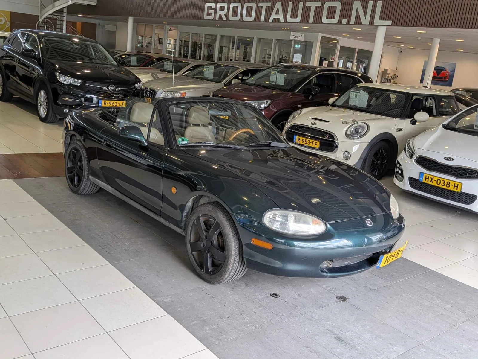 Mazda MX-5 (2000) — foto 1