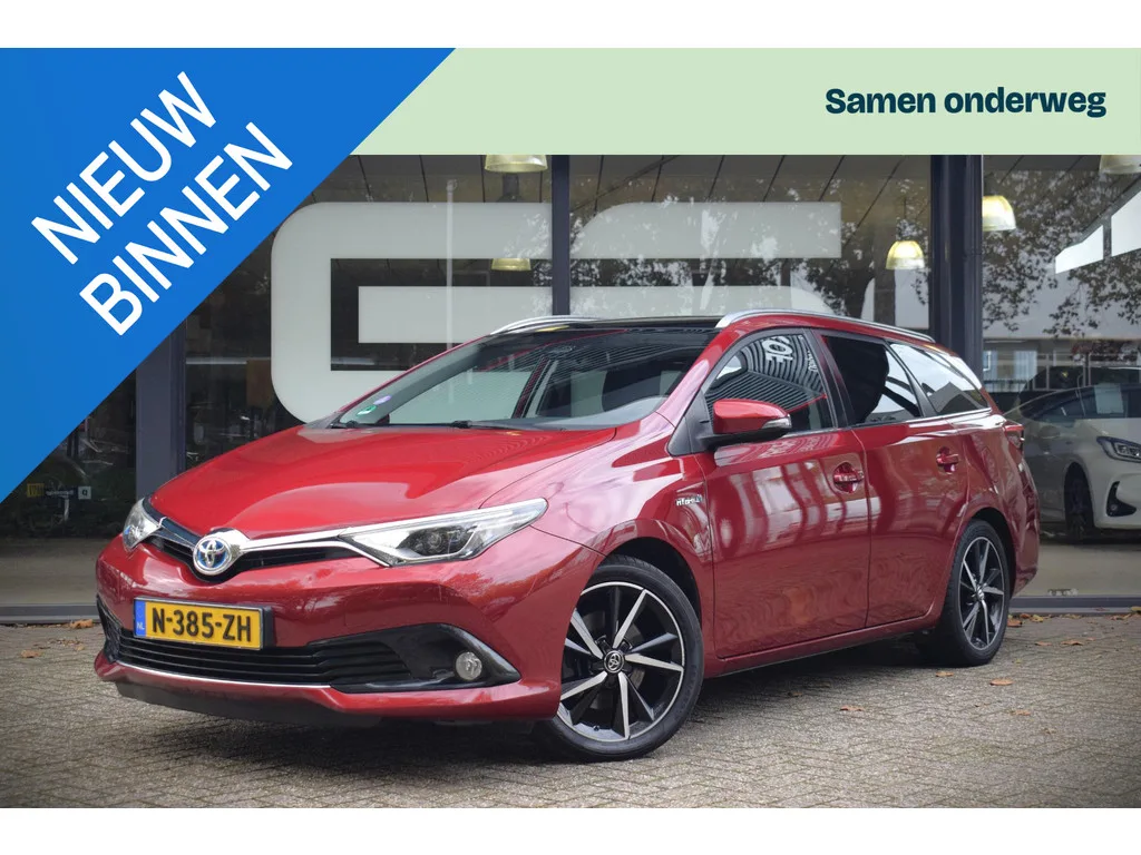 Toyota Auris (2017) — foto 1