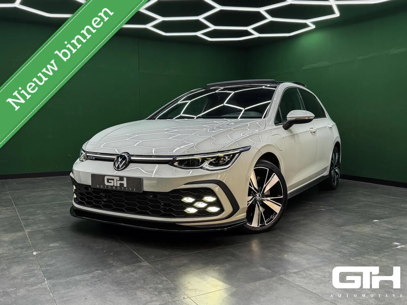 Volkswagen Golf (2021) — foto 1