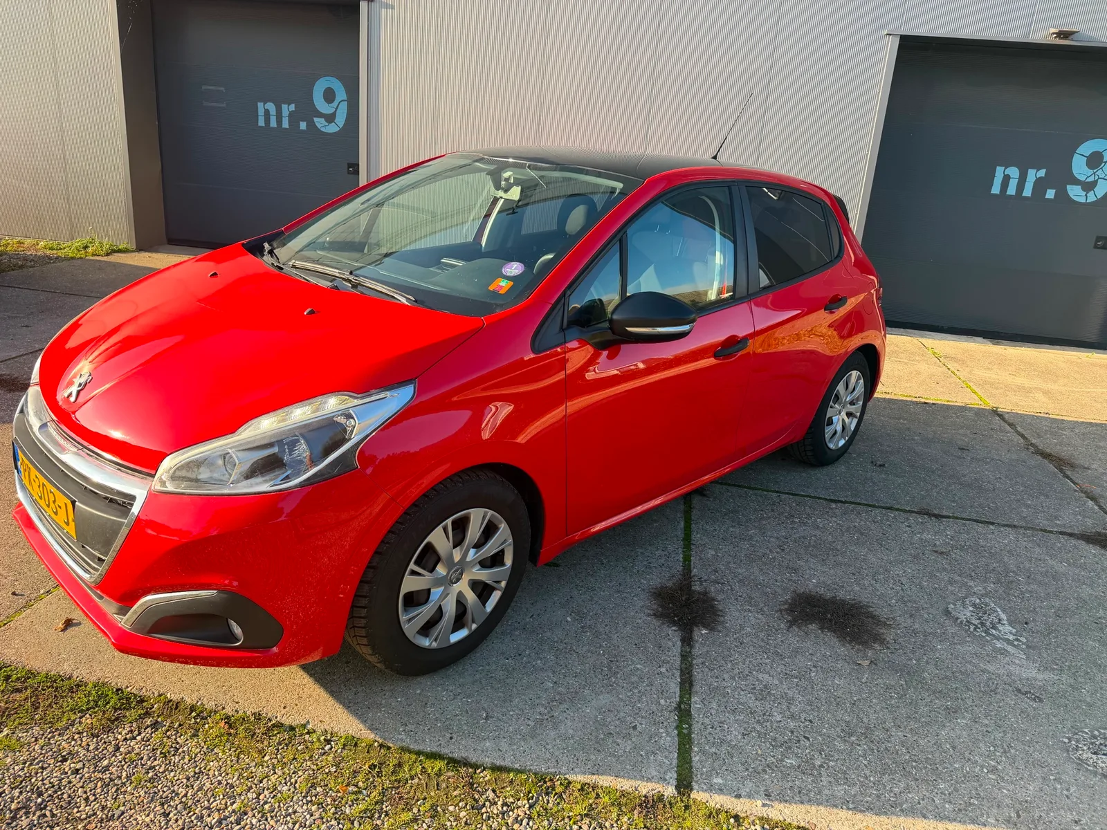 Peugeot 208 (2017) — foto 1