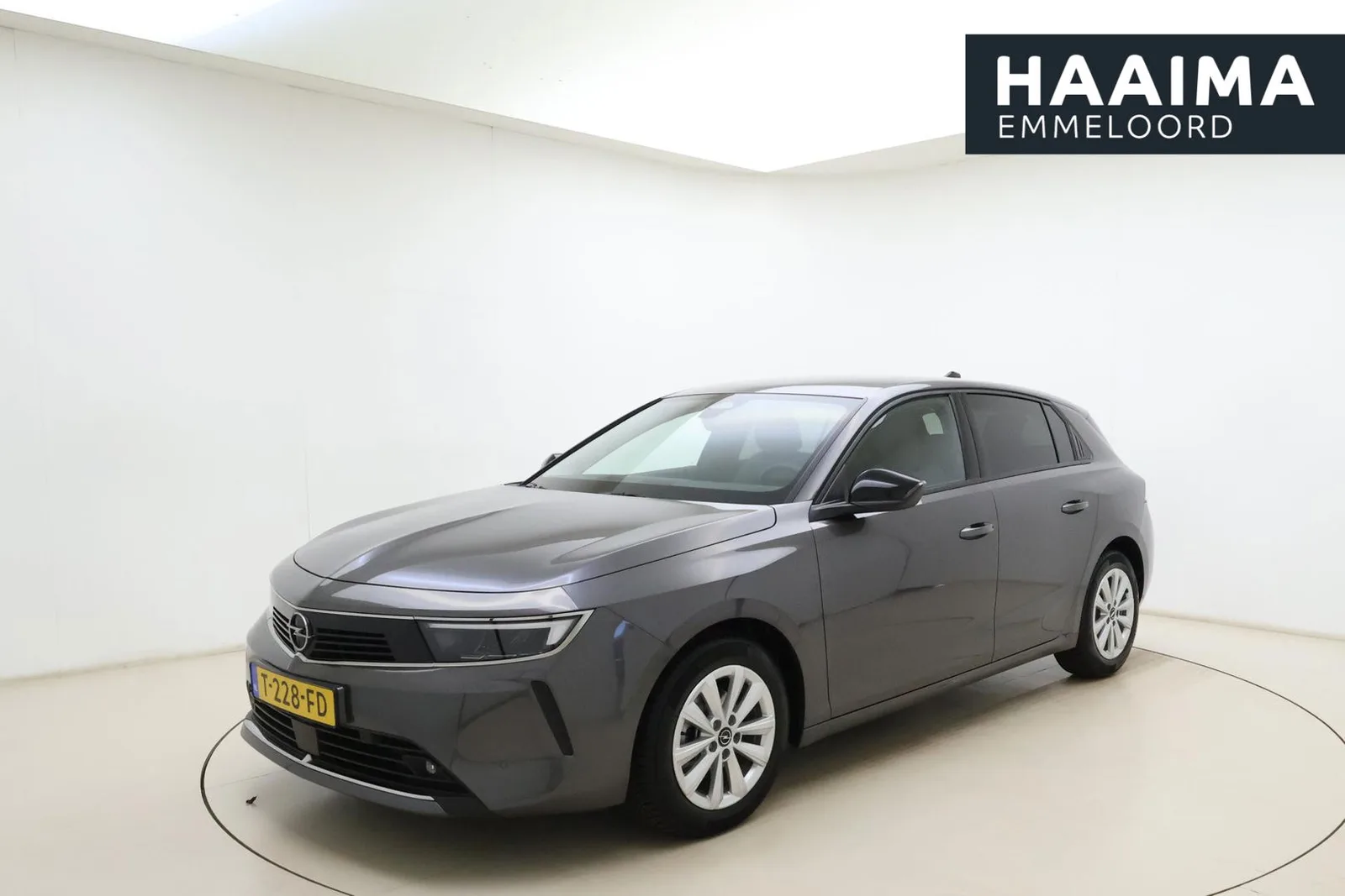 Opel Astra (2023) — foto 1
