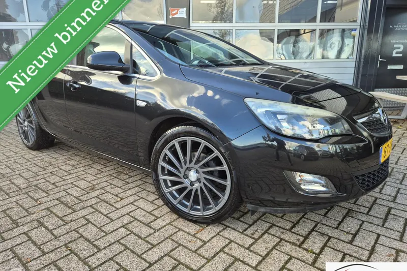 Opel Astra (2011)