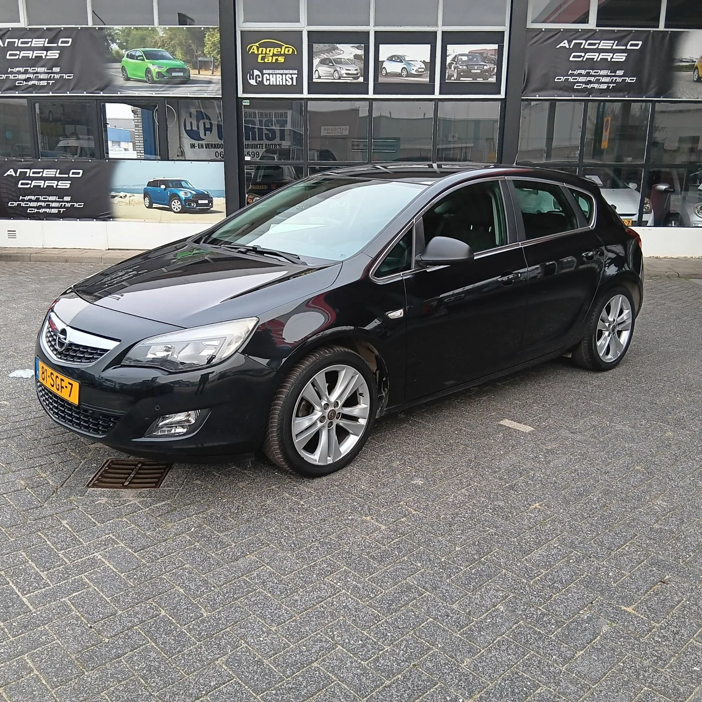 Opel Astra (2011) — foto 1