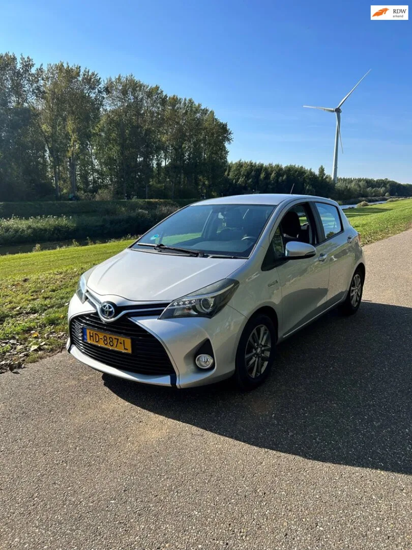 Toyota Yaris (2015) — foto 1