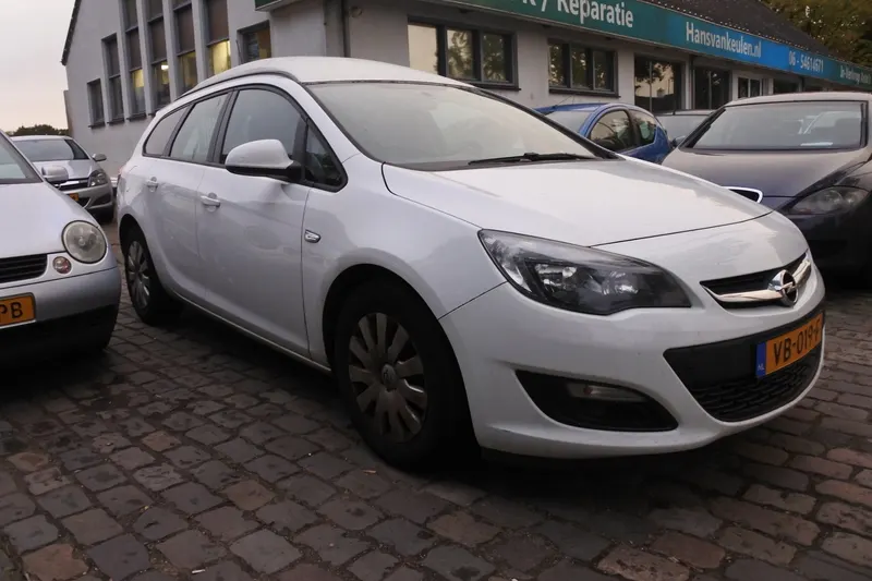 Opel Astra (2012)