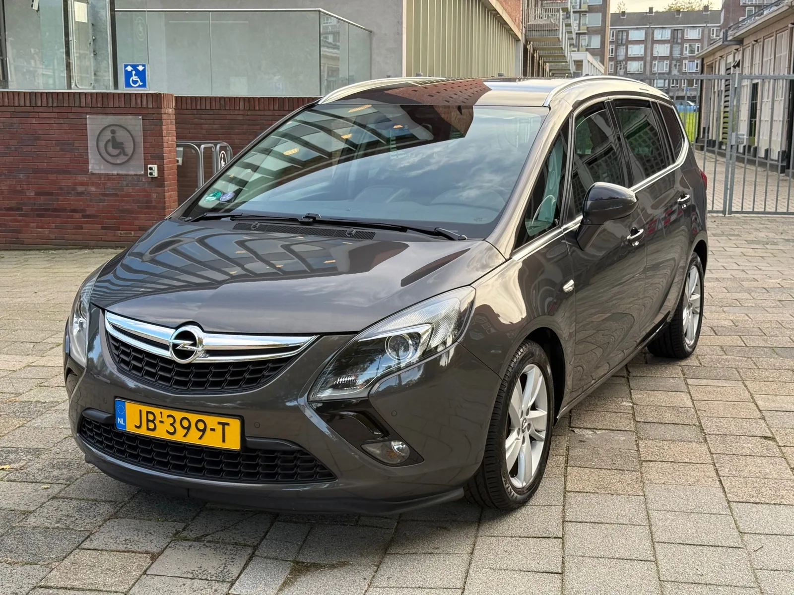 Opel Zafira (2016) — foto 1
