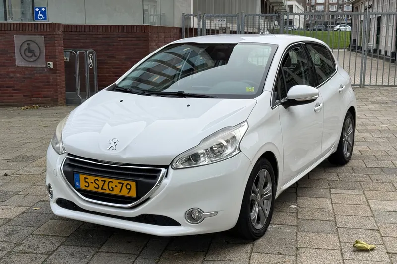 Peugeot 208 (2014)