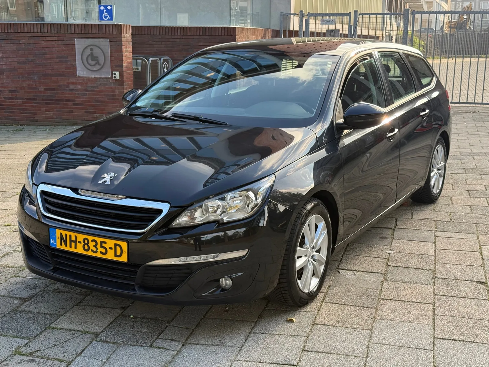 Peugeot 308 (2014) — foto 1
