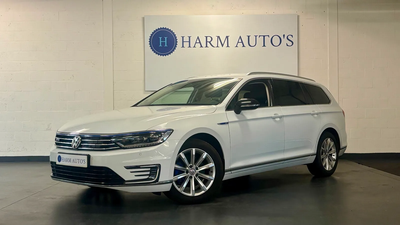 Volkswagen Passat (2018) — foto 1