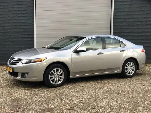 Honda Accord (2010) — foto 1