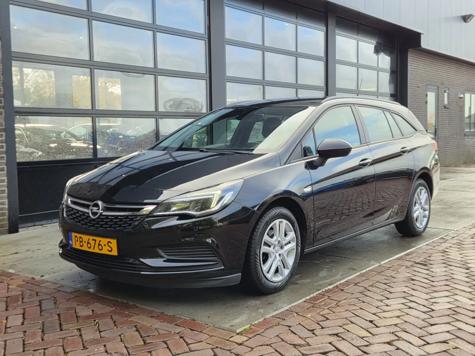 Opel Astra (2017) — foto 1