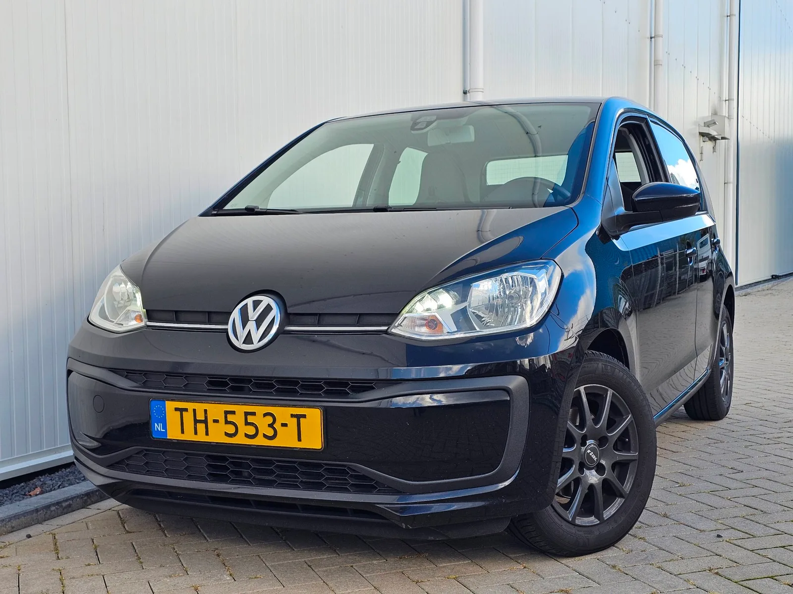 Volkswagen Up! (2018) — foto 1