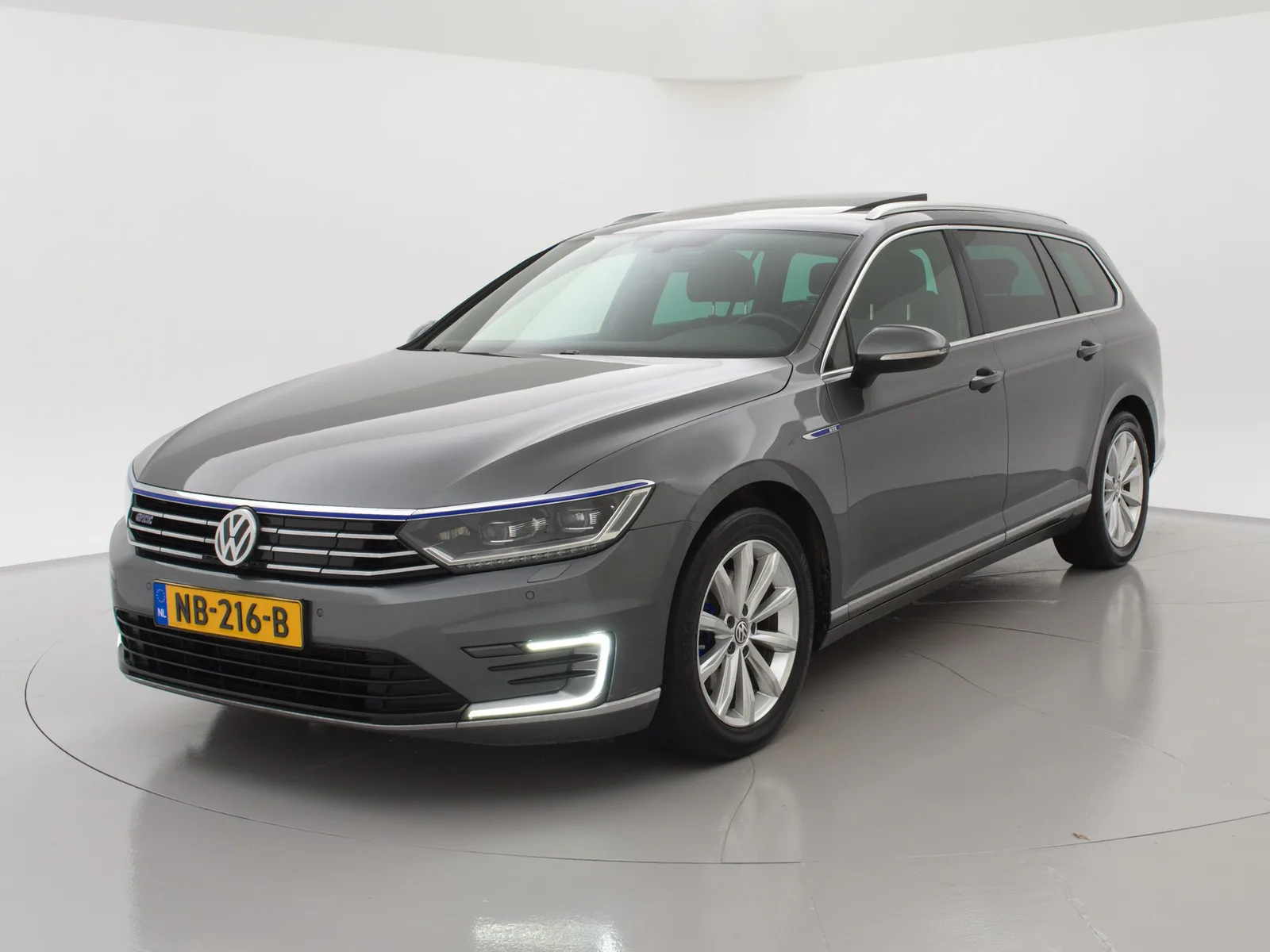 Volkswagen Passat (2016) — foto 1