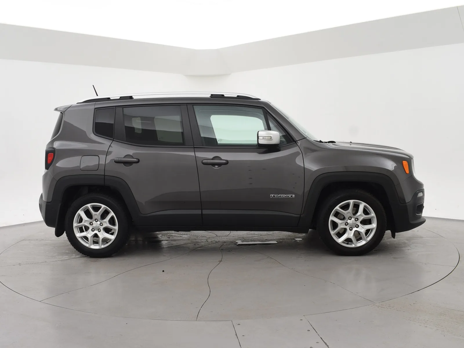 Jeep Renegade (2016) — foto 1