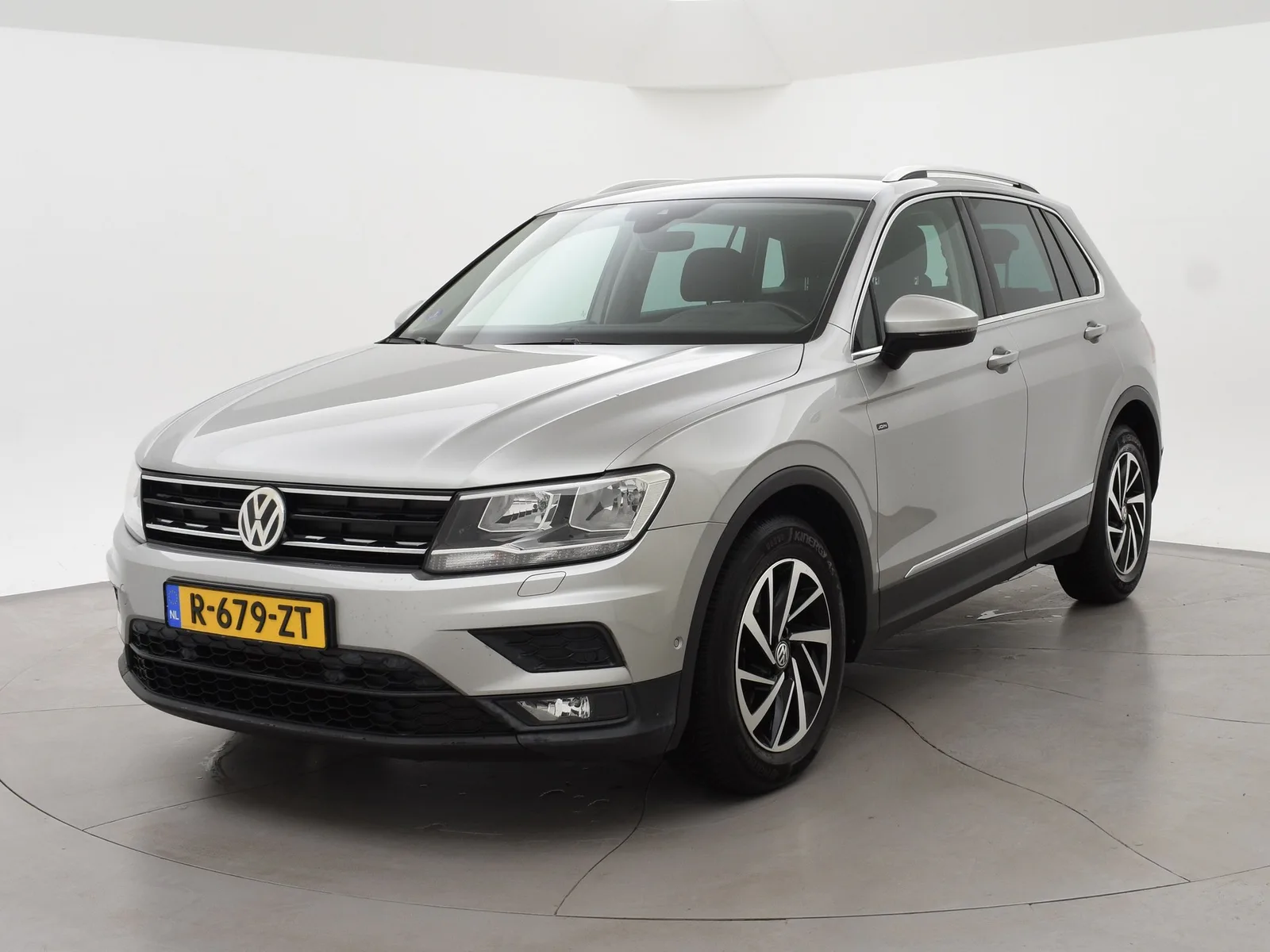 Volkswagen Tiguan (2018) — foto 1