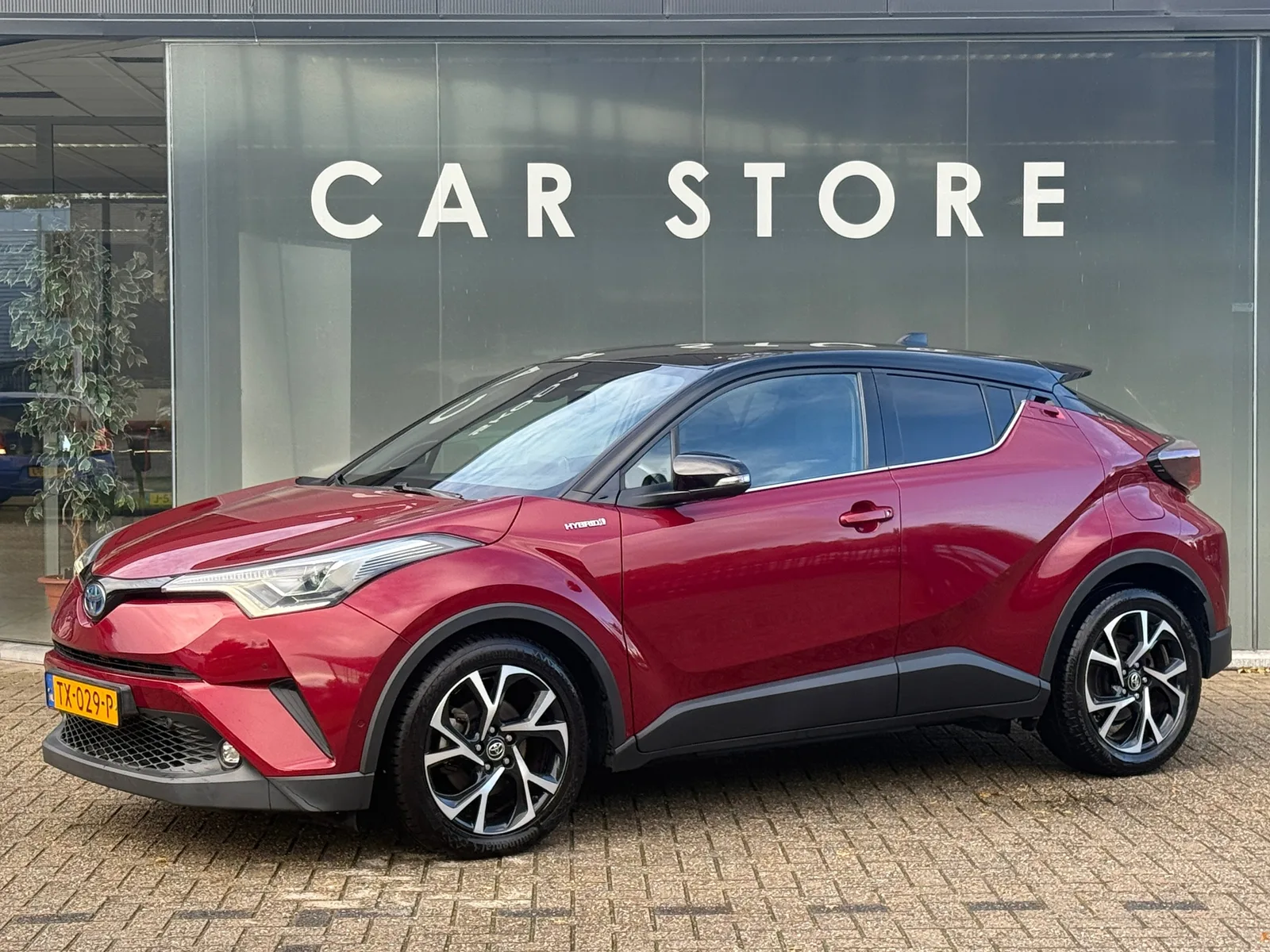 Toyota C-HR (2018) — foto 1
