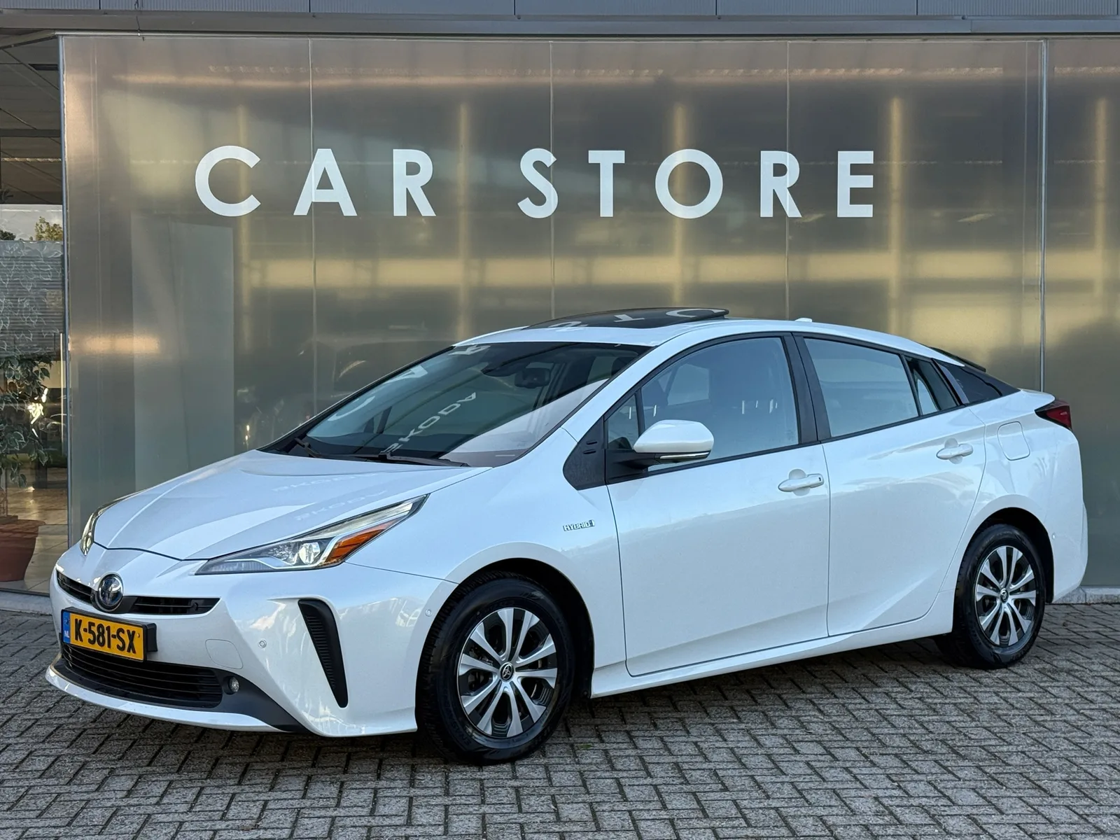 Toyota Prius (2021) — foto 1