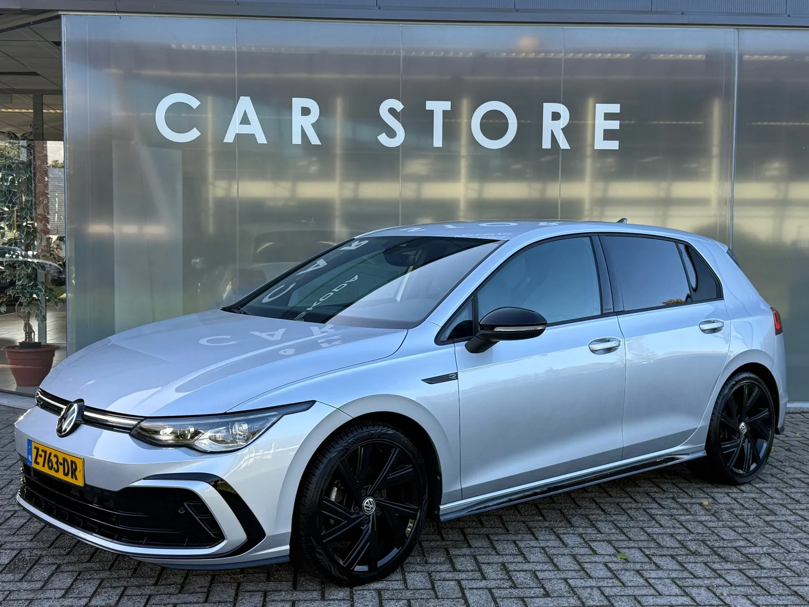 Volkswagen Golf (2022) — foto 1