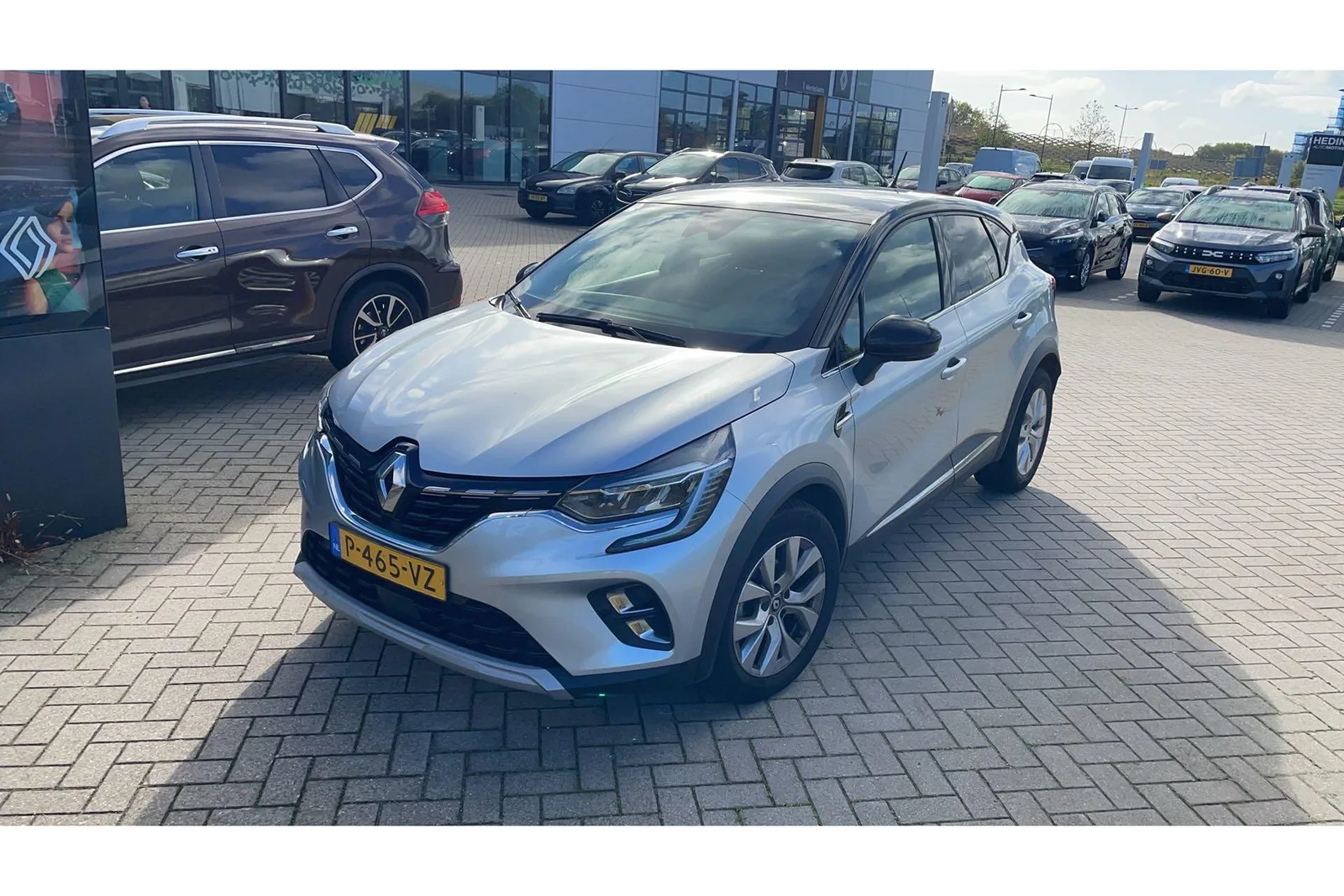 Renault Captur (2022) — foto 1
