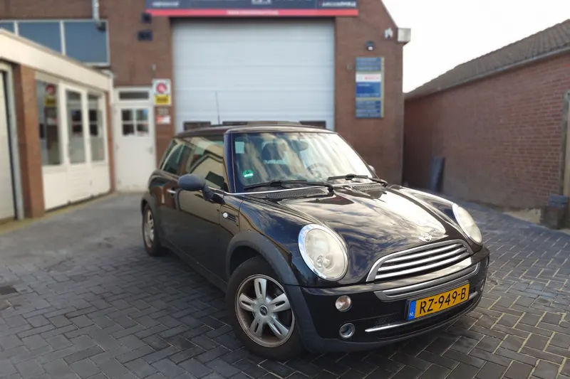 MINI One (2005)
