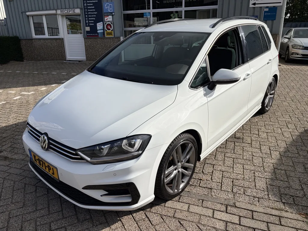 Volkswagen Golf Sportsvan (2017) — foto 1