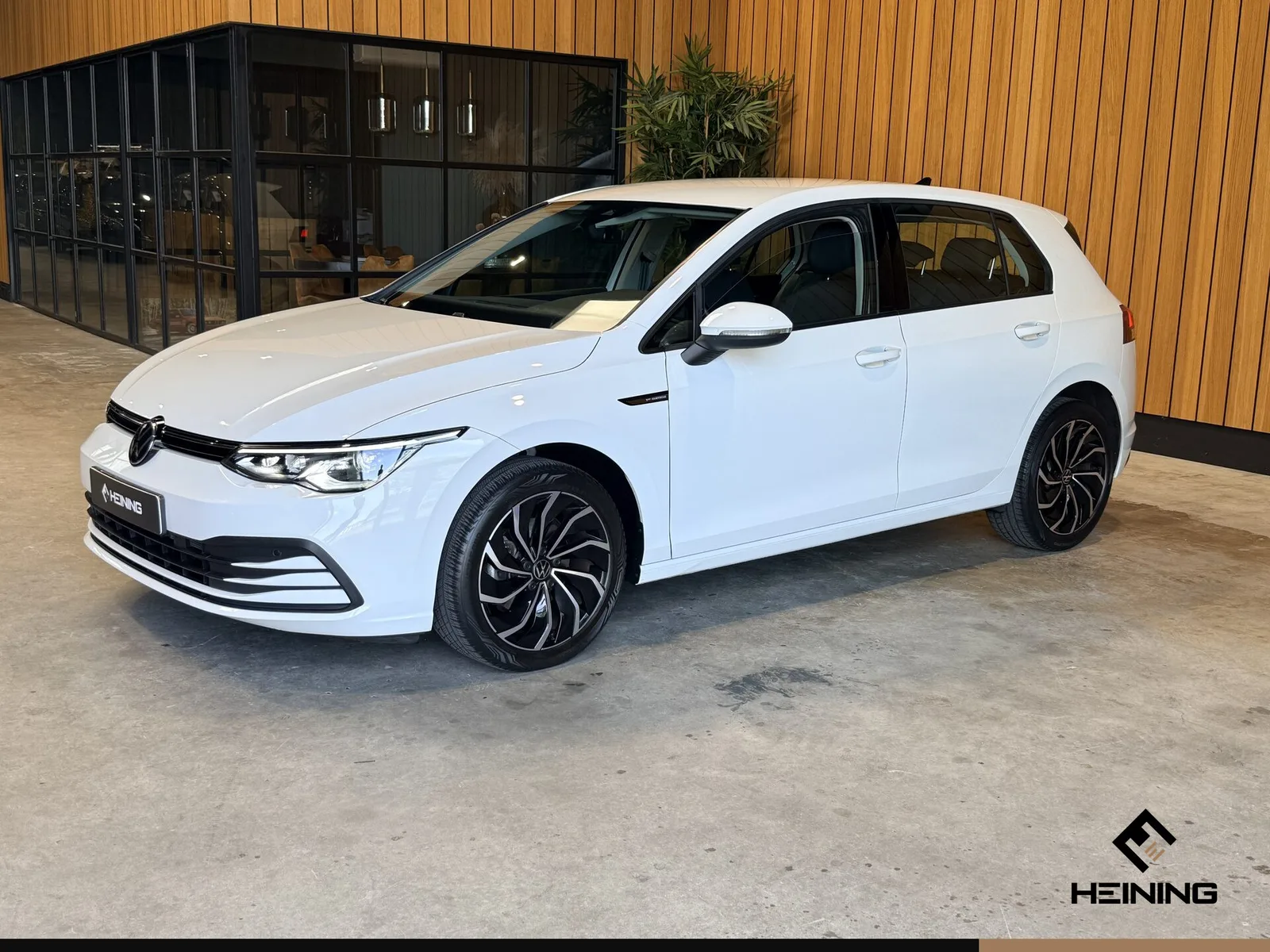 Volkswagen Golf (2020) — foto 1