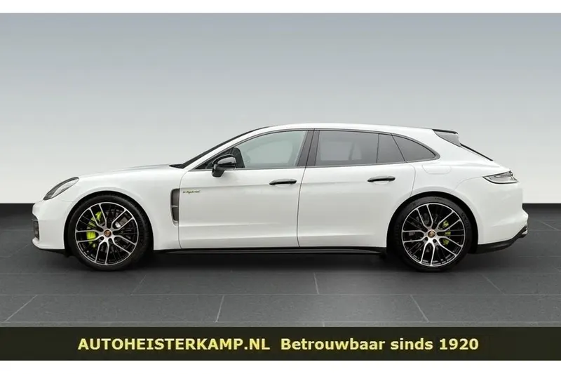 Porsche Panamera (2023)