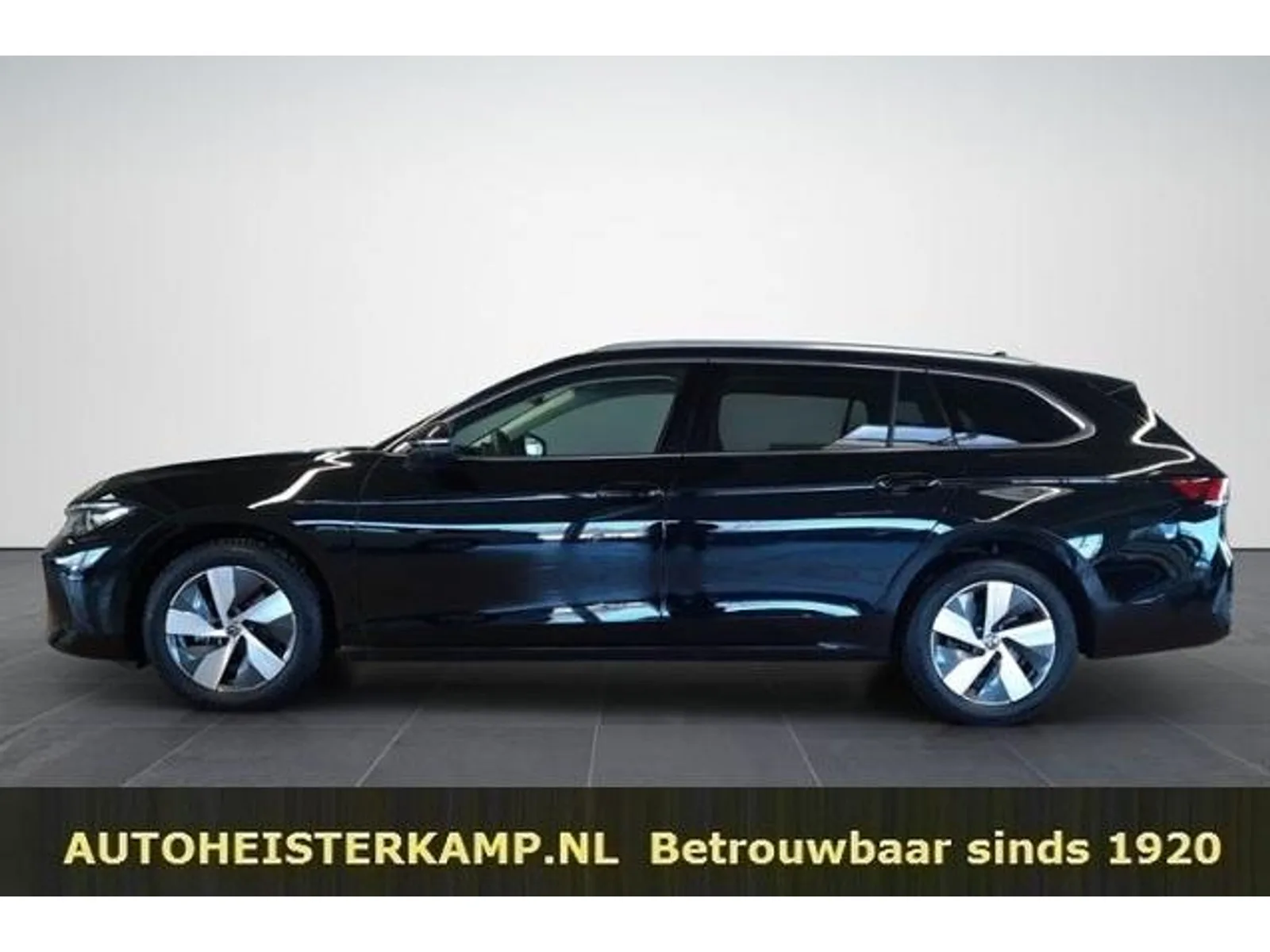 Volkswagen Passat (2024) — foto 1