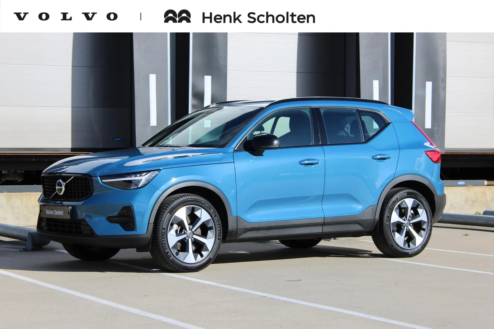 Volvo XC40 (2025) — foto 1