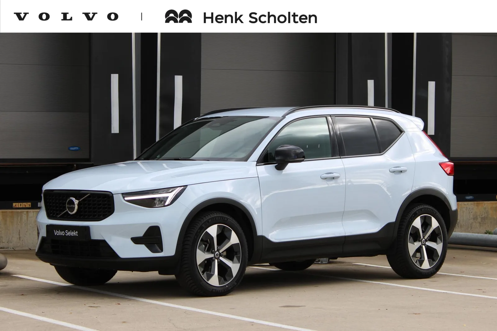 Volvo XC40 (2026) — foto 1