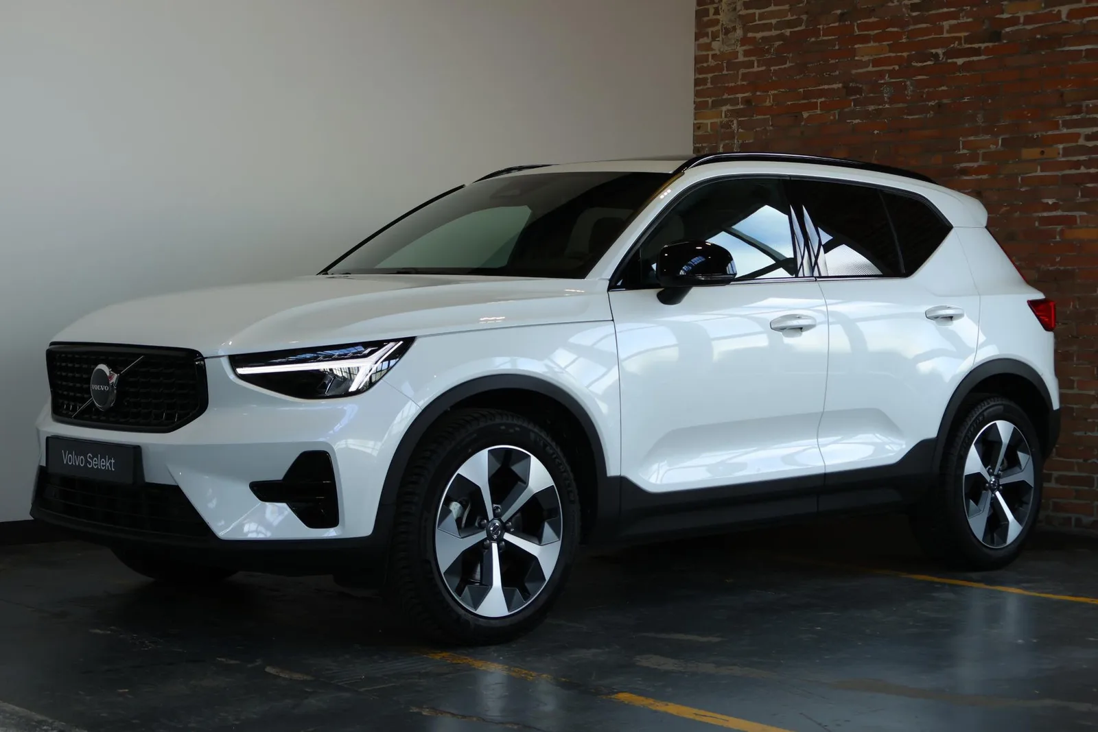 Volvo XC40 (2026) — foto 1
